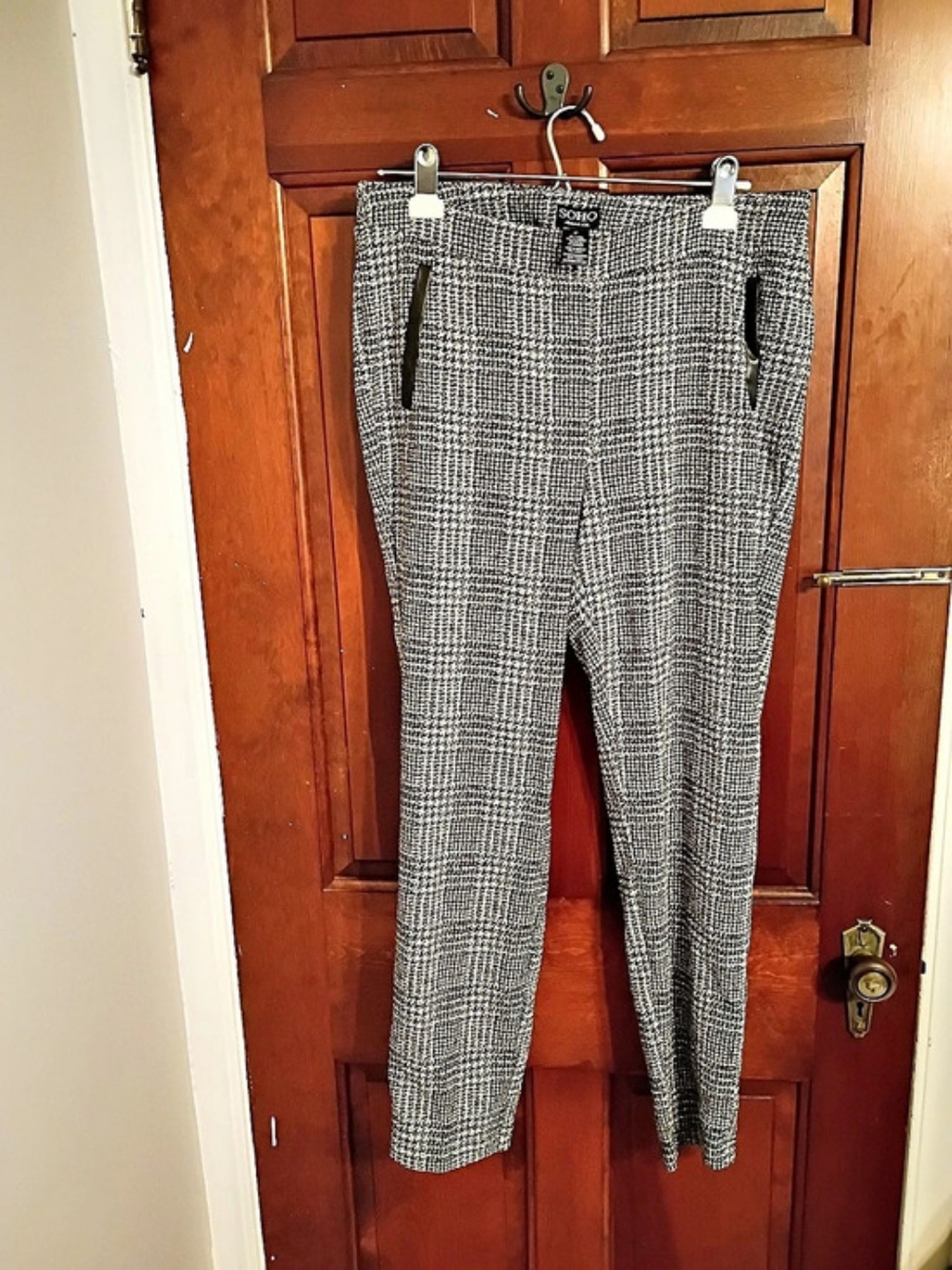 SOHO ankle pants Checkered Pants in Black & White 1X Like New